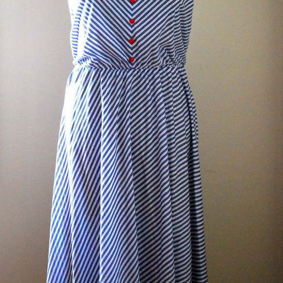 Blue and white striped dress with red buttons - Picture 4 of 7
